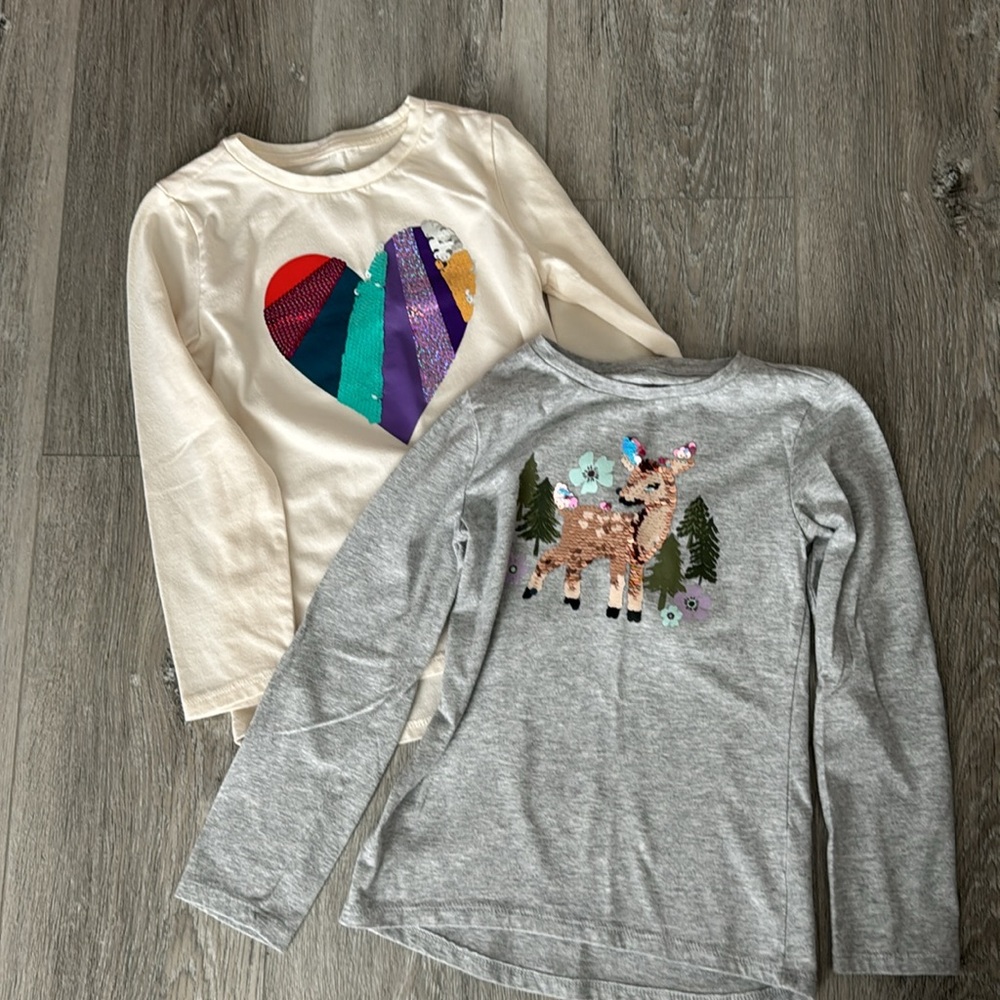 EUC Two Wonder Nation Girls Long Sleeve Heart/Deer Sequin Shirts Size XS (4-5)